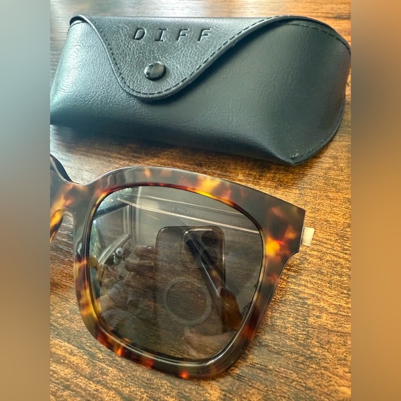DIFF Bella Polarized Sunglasses - Picture 3 of 13